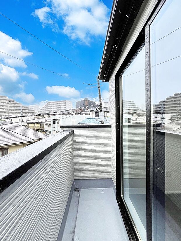 【バルコニー】風通しの良いバルコニー  