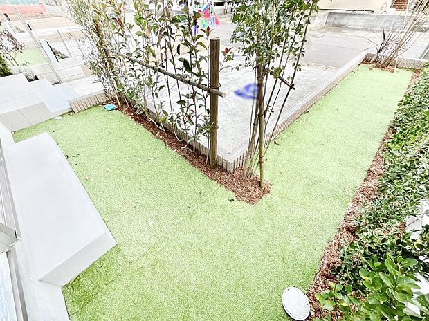 【庭】ガーデニングや家庭菜園も楽しめるお庭付き。