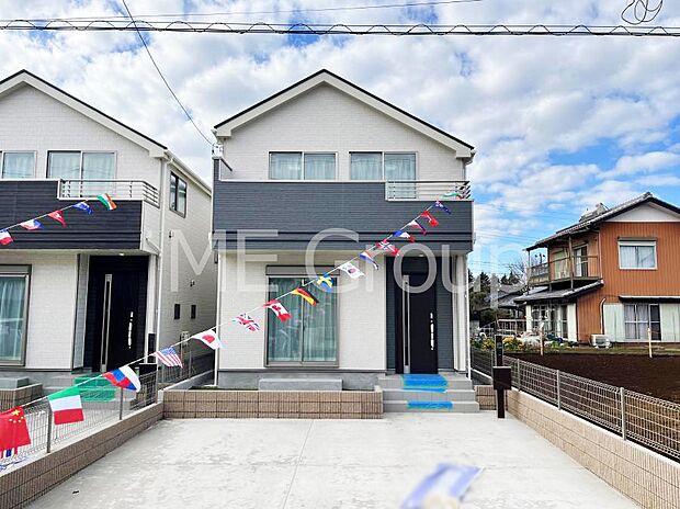 【現地外観写真】暮らしやすさと居心地の良さにこだわったシンプルで飽きのこないデザイン ！