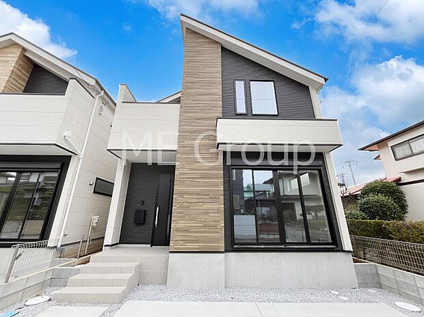 【現地外観写真】上質感あふれる外観デザイン。魅力の住まいを実現。 