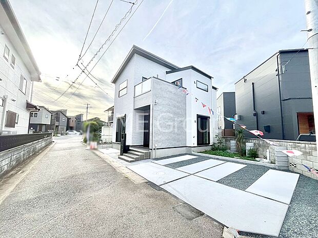 【前面道路含む現地写真】前面道路はきちんと整備されています  