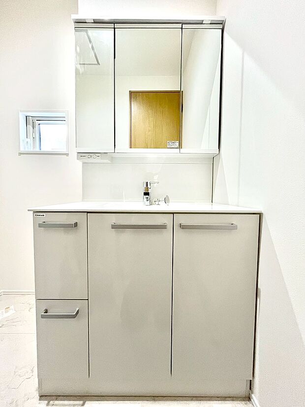 【洗面台・洗面所】明るい洗面所は毎朝の身支度も楽しくできちゃいそうです。