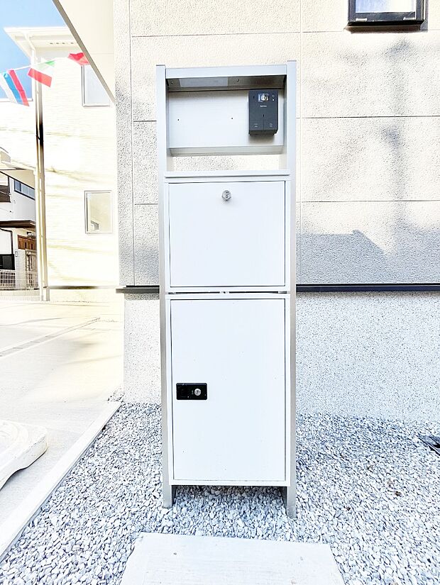 【その他現地】表札・インターホン・ポストをひとつに集約