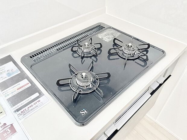 【ガスコンロ】三口ガスコンロでお料理が一気にはかどりそう  