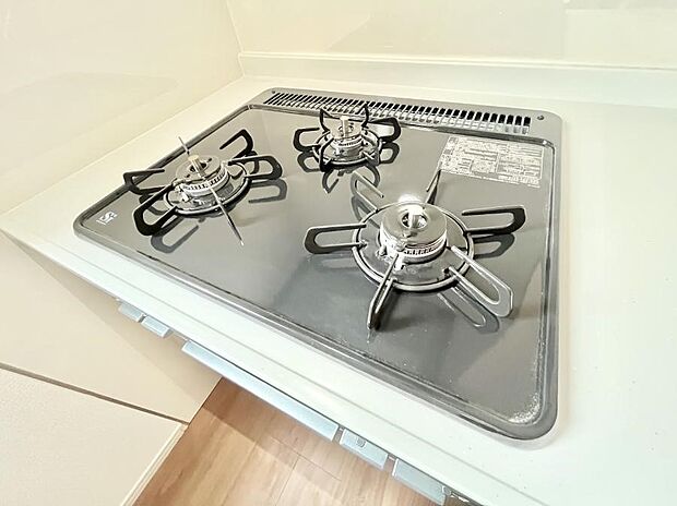 【ガスコンロ】三口ガスコンロでお料理が一気にはかどりそう  