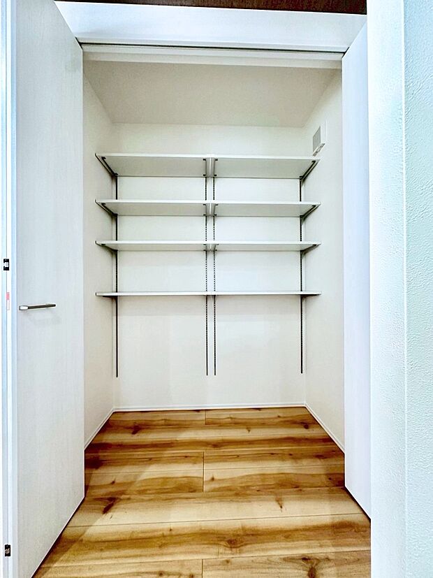 【収納】ウォークインクローゼットの活用で生活空間スッキリ