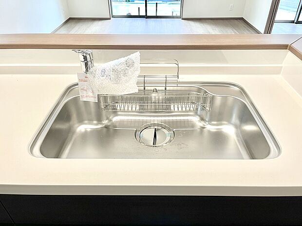 【シンク】広々としたシンクでお料理やお皿洗いもラクラク快適に！