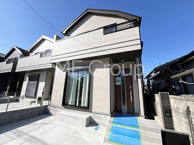 【現地外観写真】たっぷりの陽光と開放感に包まれる明るい住まい