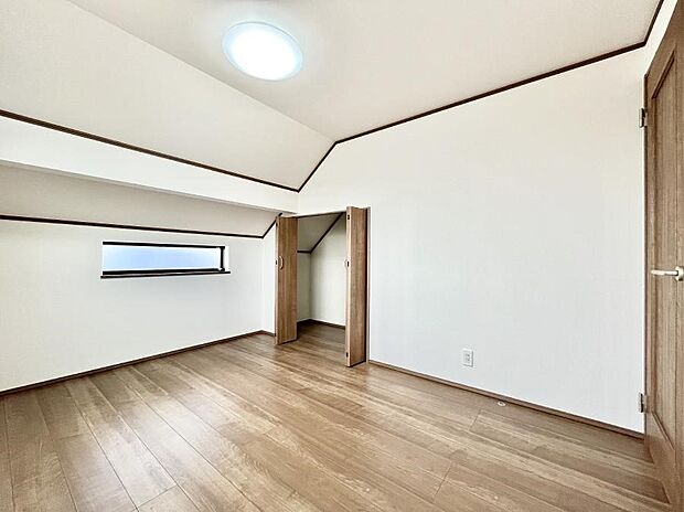 【寝室】収納が充実しているので居住スペースを広々使えます