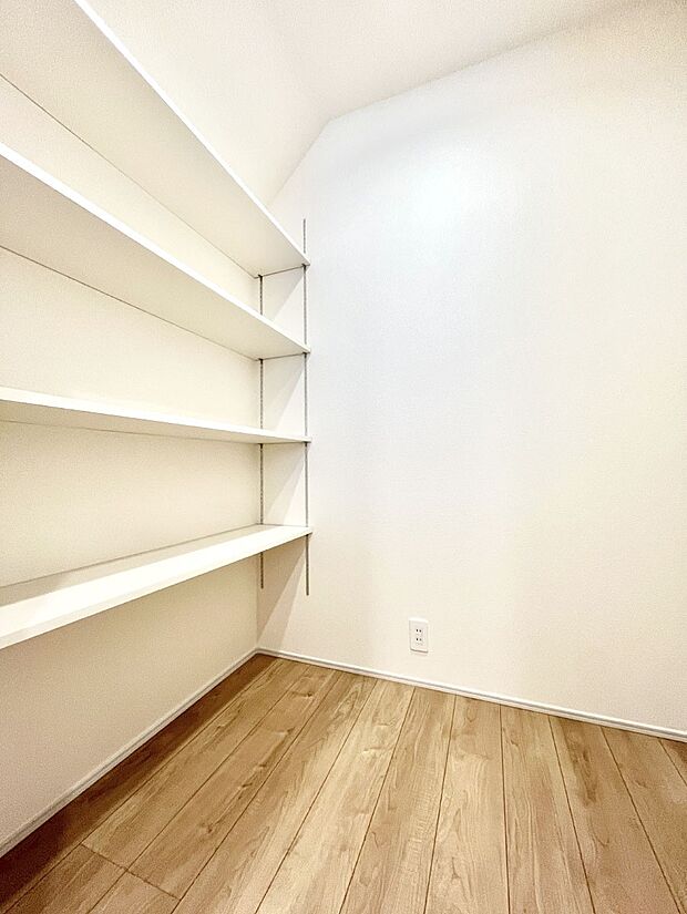 【パントリー】キッチンにはパントリー！食材のストックはもちろん、日用品の収納など使い方はいろいろ！