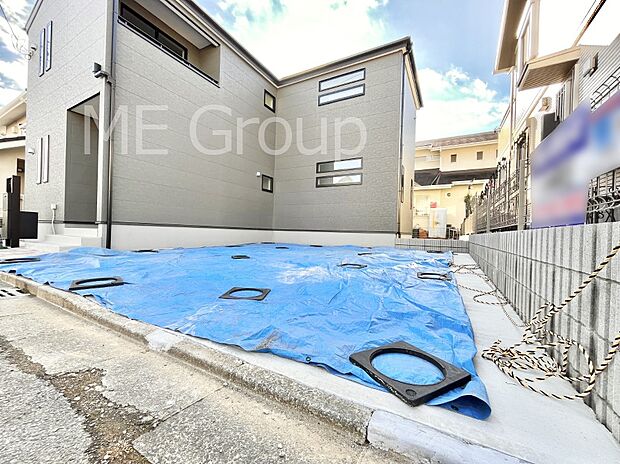 【駐車場】駐車2台可能！急なお客様の駐車に。また、ご家族の自転車スペースとしても大活躍。