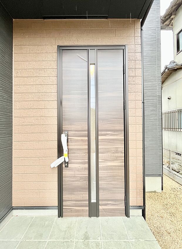 【玄関】大切な家族、来客を出迎える玄関。