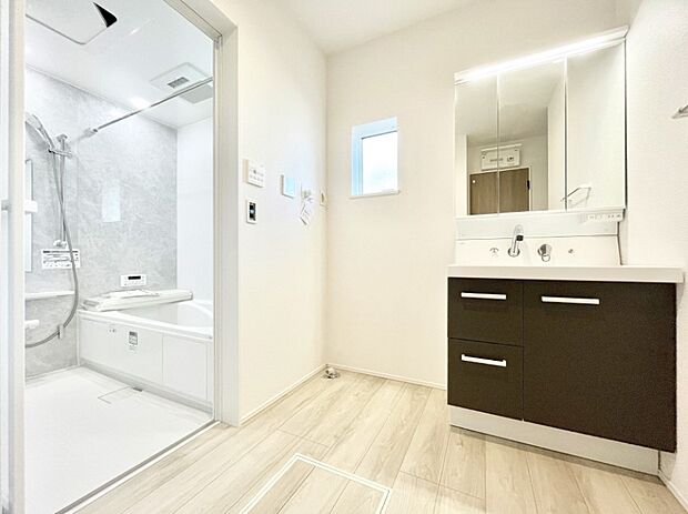 【ランドリースペース】広々とゆとりのあるランドリースペース。  