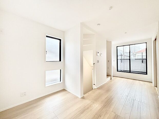 【リビングダイニング】家族団らんの時間も増えそうなくつろぎのリビングダイニング。   