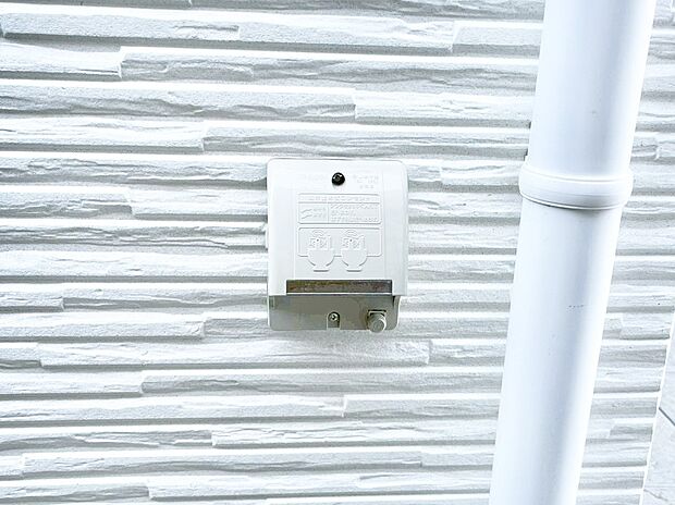 【その他現地】お掃除などに便利な外コンセント