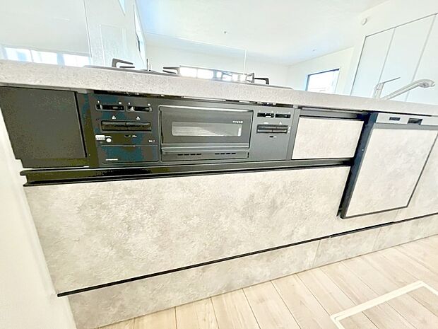 【グリル】毎日のお料理に大活躍!3口コンロ・グリル付き。