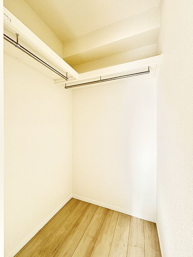 【ウォークインクローゼット】ウォークインクローゼットの活用で生活空間スッキリ