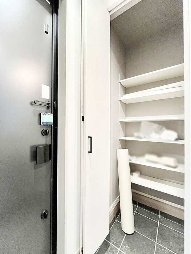 【収納】ベビーカーやアウトドア用品もスッキリ収納できるSIC付きです。