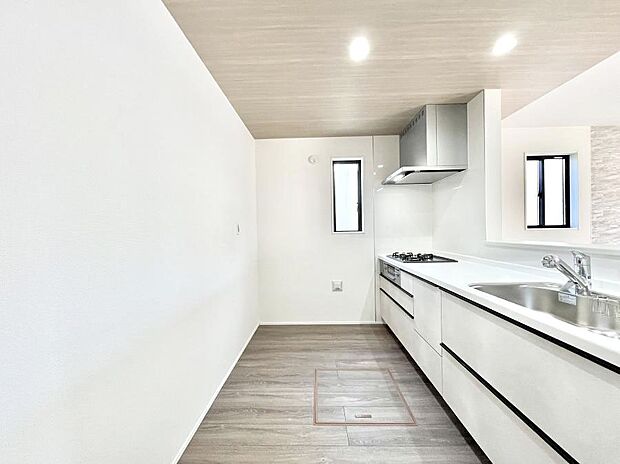 【キッチン】ゆとりあるキッチンではご家族と楽しくお料理ができます。