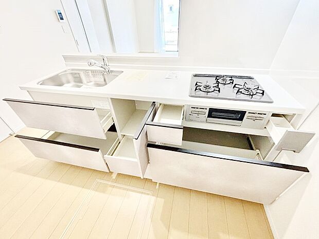 【キッチン収納】収納スペースもたっぷり！広々とした作業スペースで家事もラクラク！