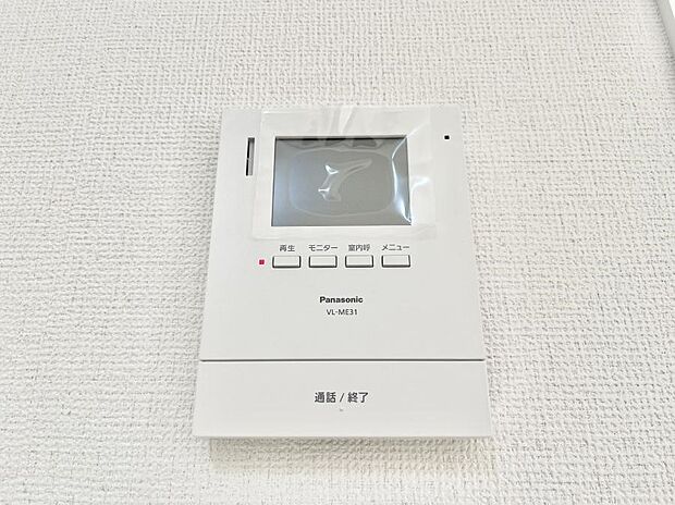 【TVモニター付きインターフォン】訪問者が一目でわかる安心のＴＶモニター付きインターホン。 