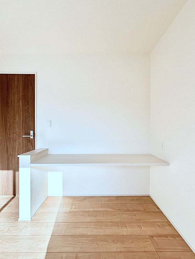 【カウンター】洋室のカウンター。お気に入りの小物やグリーンを飾ったり使い方は様々！