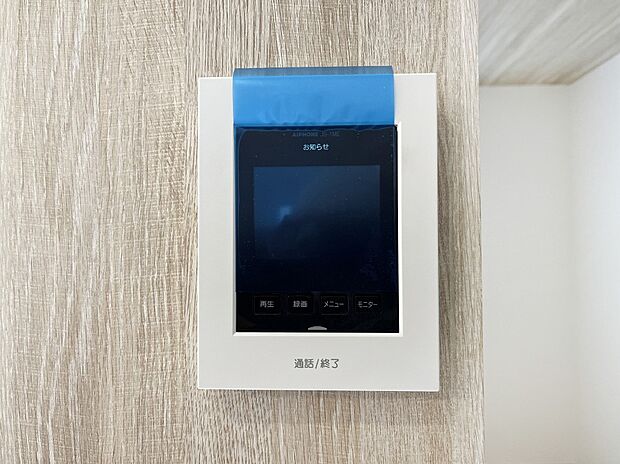 【TVモニター付きインターフォン】訪問者が一目でわかる安心のＴＶモニター付きインターホン。 