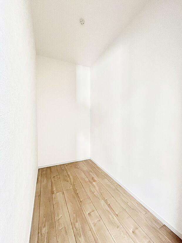 【ウォークインクローゼット】ウォークインクローゼットの活用で生活空間スッキリ