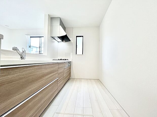 【キッチン】ゆとりあるキッチンではご家族と楽しくお料理ができます。