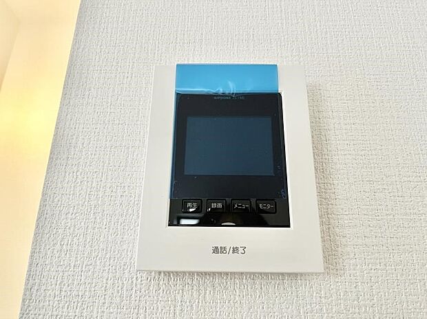 【TVモニター付きインターフォン】訪問者が一目でわかる安心のＴＶモニター付きインターホン。 