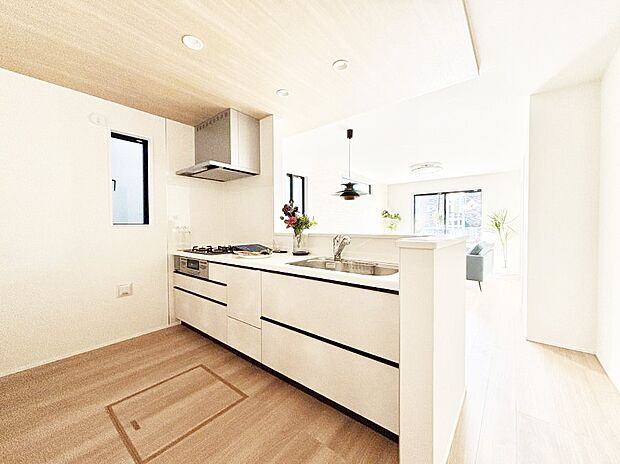 【ダイニングキッチン】料理をしながらご家族との会話を楽しめる対面カウンターキッチン