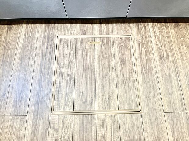 【床下収納】床下収納付き！日用品・非常用品の収納にも大活躍。