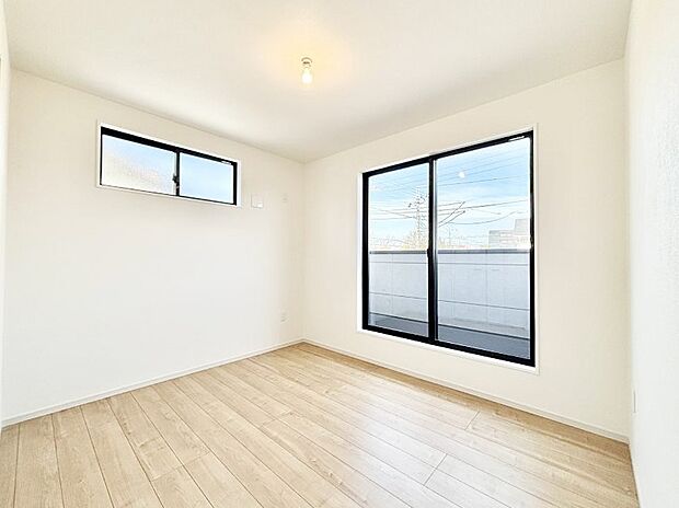 【洋室】バルコニーが開放感をプラスしてくれる洋室