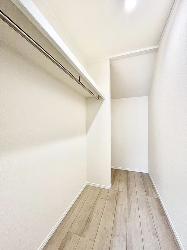 【ウォークインクローゼット】ウォークインクローゼットの活用で生活空間スッキリ