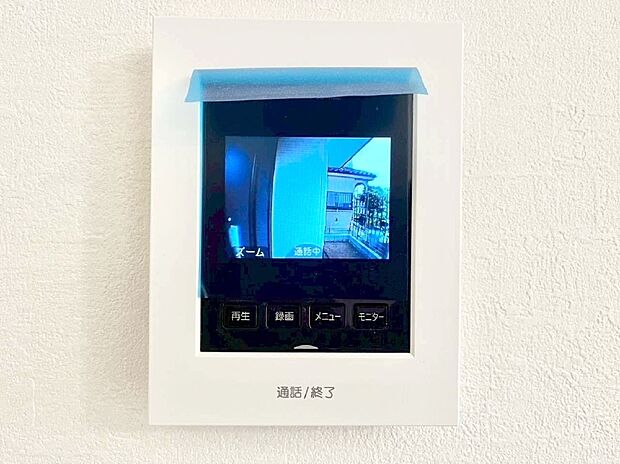 【TVモニター付きインターフォン】訪問者が一目でわかる安心のＴＶモニター付きインターホン。 