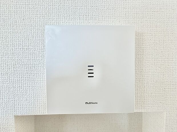 【TVモニター付きインターフォン】スマホ対応インターホン。外出先からリアルタイムで玄関前の様子を見たり訪問者と通話できます