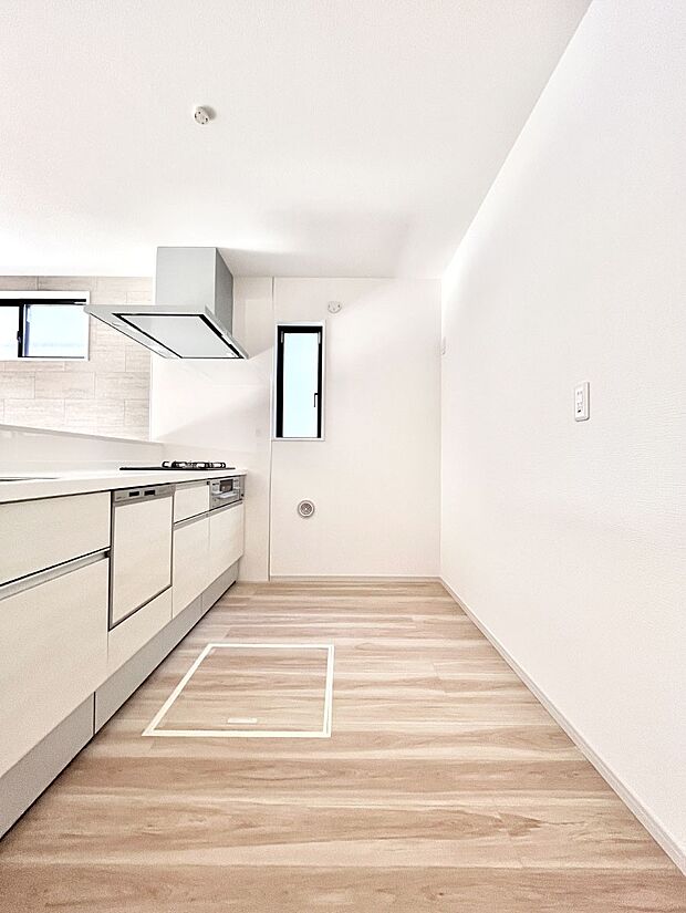 【キッチン】ゆとりあるキッチンではご家族と楽しくお料理ができます。