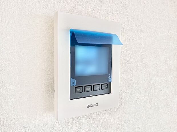 【TVモニター付きインターフォン】訪問者が一目でわかる安心のＴＶモニター付きインターホン。 