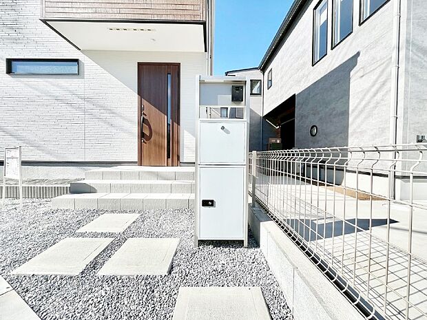 【その他現地】表札・インターホン・ポストをひとつに集約