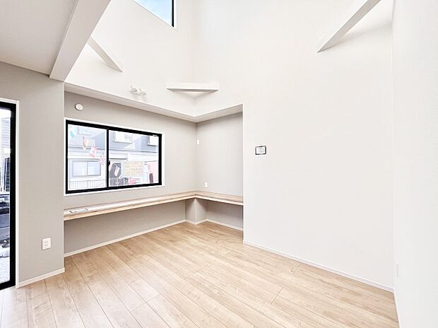 【その他内観】リビングのカウンター付きスペース