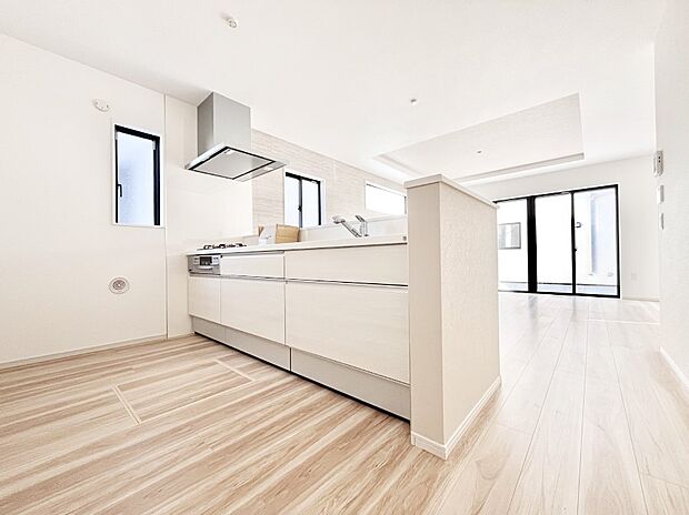 【ダイニングキッチン】料理をしながらご家族との会話を楽しめる対面カウンターキッチン