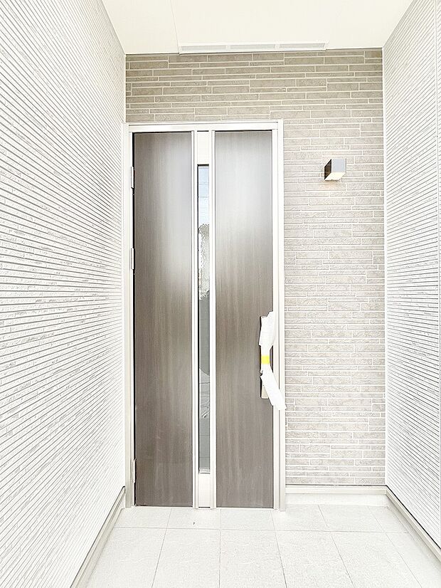 【玄関】大切な家族、来客を出迎える玄関。