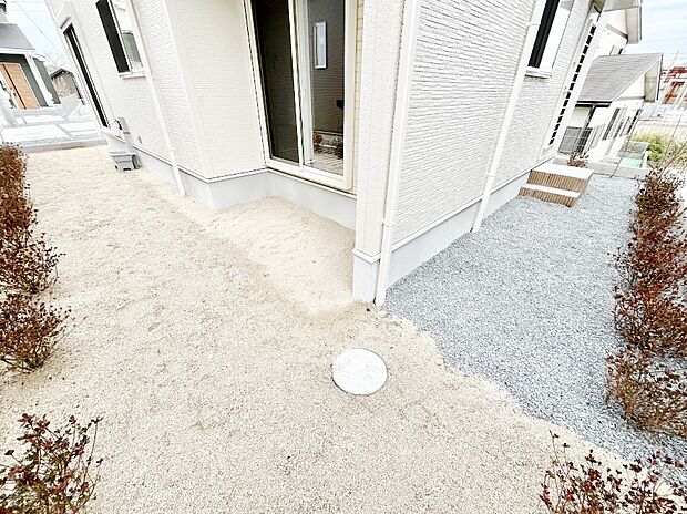 【庭】住まいに明るい光と開放感を演出してくれる庭スペース付き