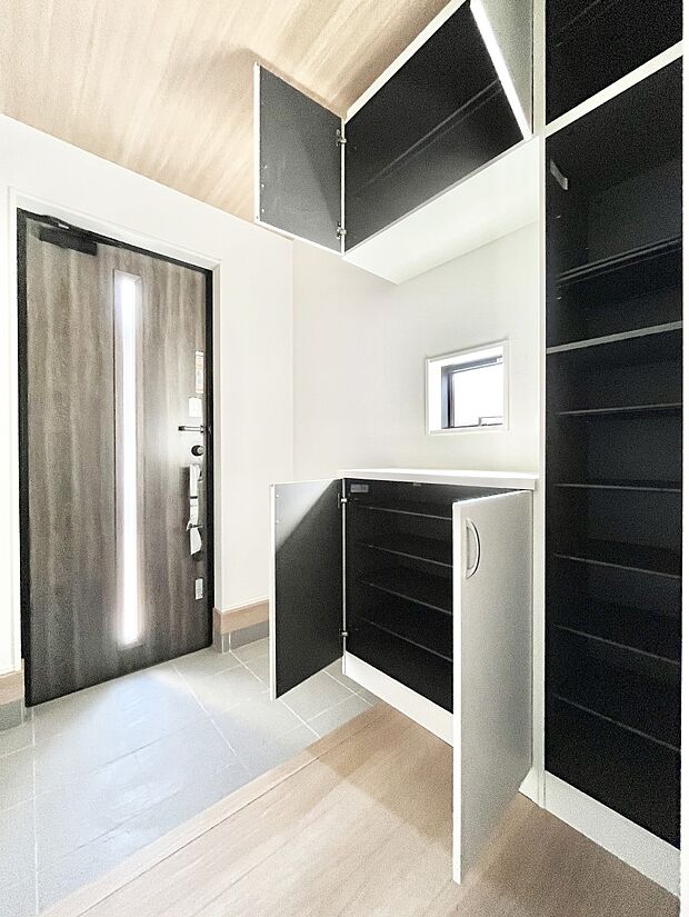 【シューズボックス】たっぷり収納できるシューズボックス。