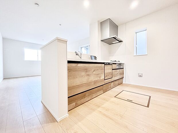 【ダイニングキッチン】料理をしながらご家族との会話を楽しめる対面カウンターキッチン