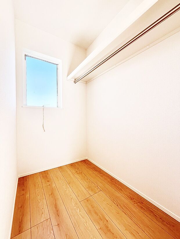 【ウォークインクローゼット】ウォークインクローゼットの活用で生活空間スッキリ