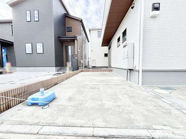 【駐車場】駐車2台可能!急なお客様の駐車に。また、ご家族の自転車スペースとしても大活躍。