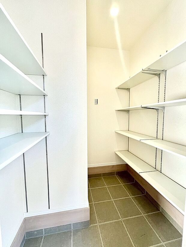 【SIC】シューズインクローク付き!雨具やベビーカーも置けます。