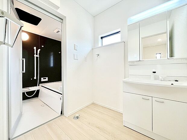 【脱衣場】身支度もスムーズにおこなえる脱衣場