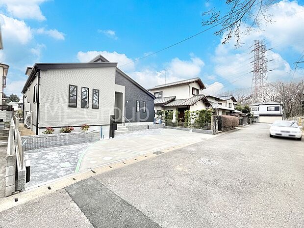 【前面道路含む現地写真】前面道路はきちんと整備されています